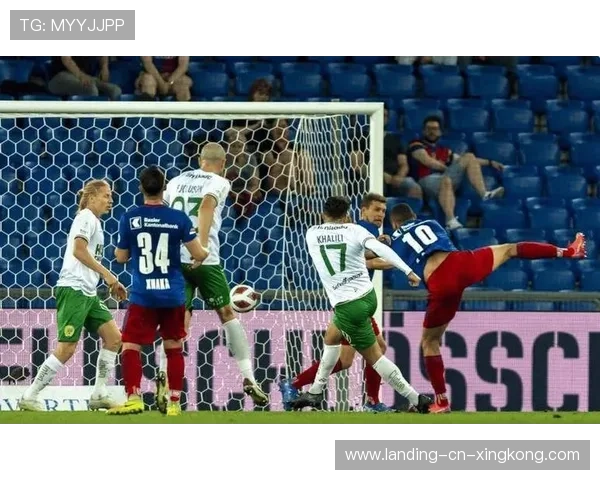 足球中场高速反击斩获制胜球:精彩瞬间背后的战术与精神 足球中场高速反击斩获制胜球:精彩瞬间背后的战术与精神