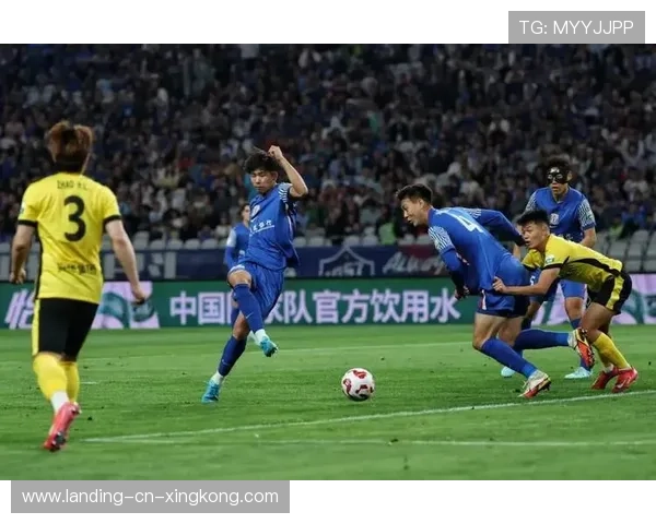 上海申花的边路渗透一次次拉扯对方防线 上海申花的边路渗透一次次拉扯对方防线