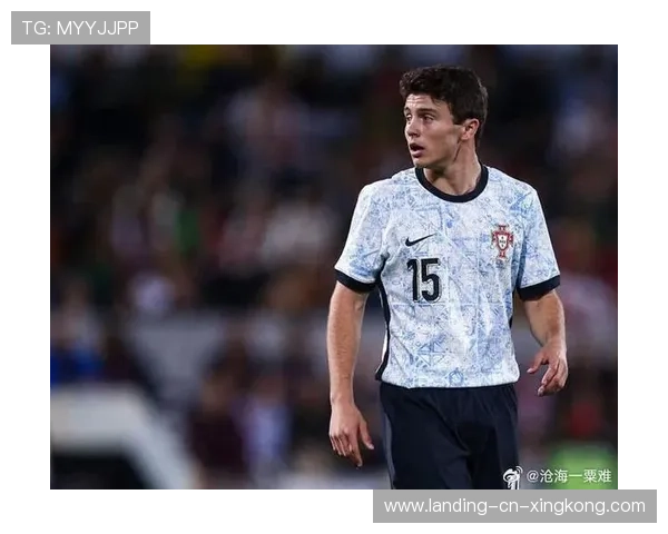 本菲卡若昂内维斯边路送出精准传中，助力球队破门