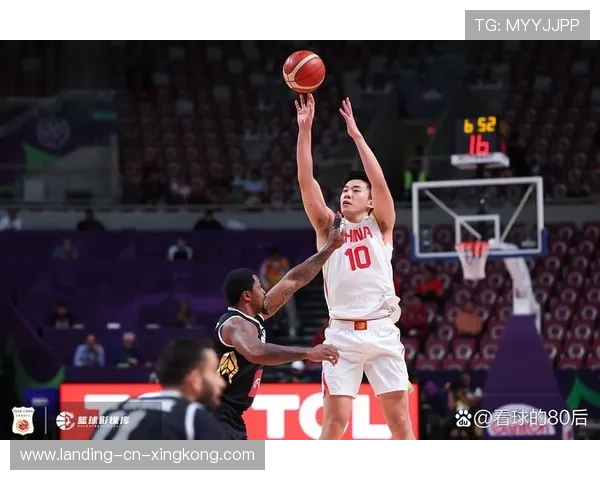 CBA南京底线切入后仰投篮命中打成2加1