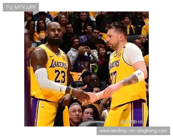 安东尼·戴维斯抢下关键篮板，湖人内线完全压制——硬朗内线力量的胜利解码