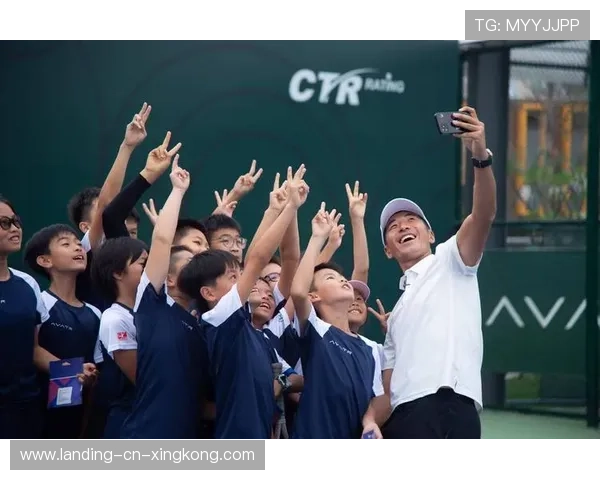 职业球员公益训练课吸引大量青少年参与,职业球员训练视频 职业球员公益训练课吸引大量青少年参与,职业球员训练视频