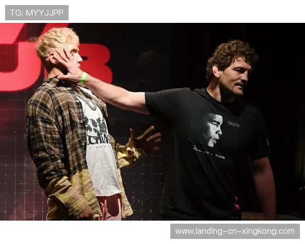 UFC连击制胜全场轰动——冲破极限的精彩瞬间解析