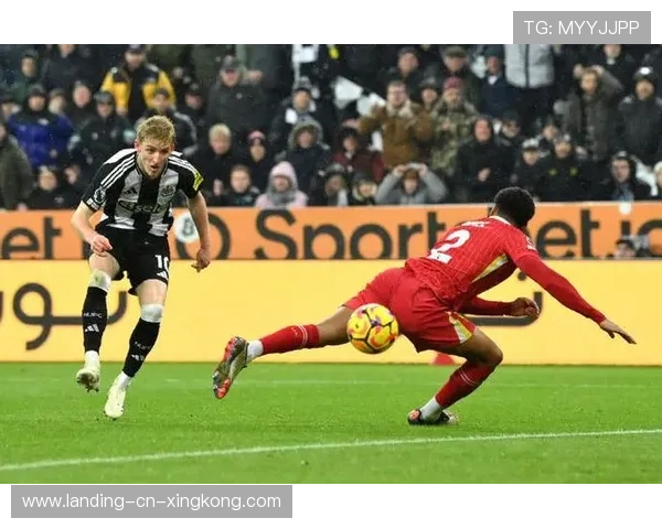 利物浦哈维埃利奥特弧顶快射皮球贴地入网