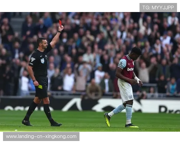 热刺吉尔左脚兜射：球速极快，对方无力阻挡的瞬间解码